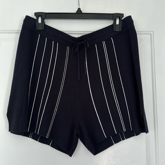 Theory | Hankson Striped Ribbed Knit Shorts - Picture 3 of 5